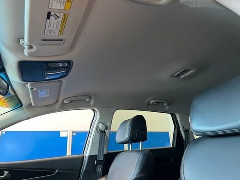 Used 2017 Kia Sorento AWD w/ LX Convenience Package image 3