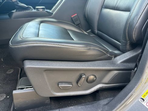 Certified 2025 Ford Bronco Badlands w/ Sasquatch Package AWD/4WD image 18