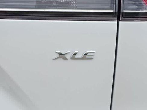 Used 2025 Toyota Corolla Cross XLE FWD image 10