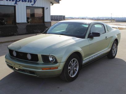 Used 2005 Ford Mustang V6 Deluxe 2dr Fastback
