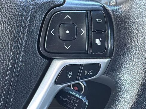 Used 2019 Toyota Sienna LE w/ Carpet Mat Package FWD image 13