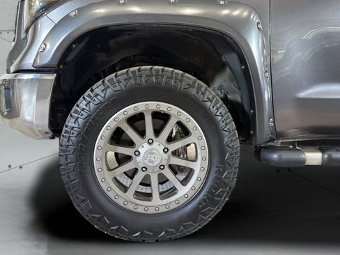 Used 2015 Toyota Tundra SR5 w/ SR5 Upgrade Package AWD/4WD image 36