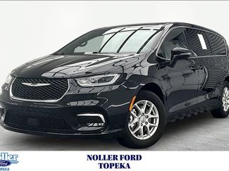 Used 2025 Chrysler Pacifica Select FWD video 1