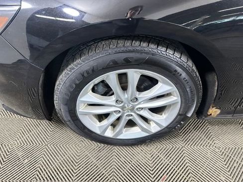 Used 2017 Chevrolet Malibu LT w/ Leather Package image 10