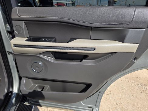 Used 2019 Ford Expedition XLT w/ Equipment Group 202A AWD/4WD image 22