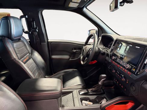 Used 2025 Nissan Frontier PRO-4X w/ Pro Premium Package image 16
