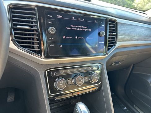 Certified 2022 Volkswagen Atlas Cross Sport SE image 24