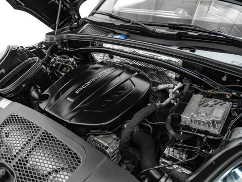 Used 2021 Porsche Macan image 36