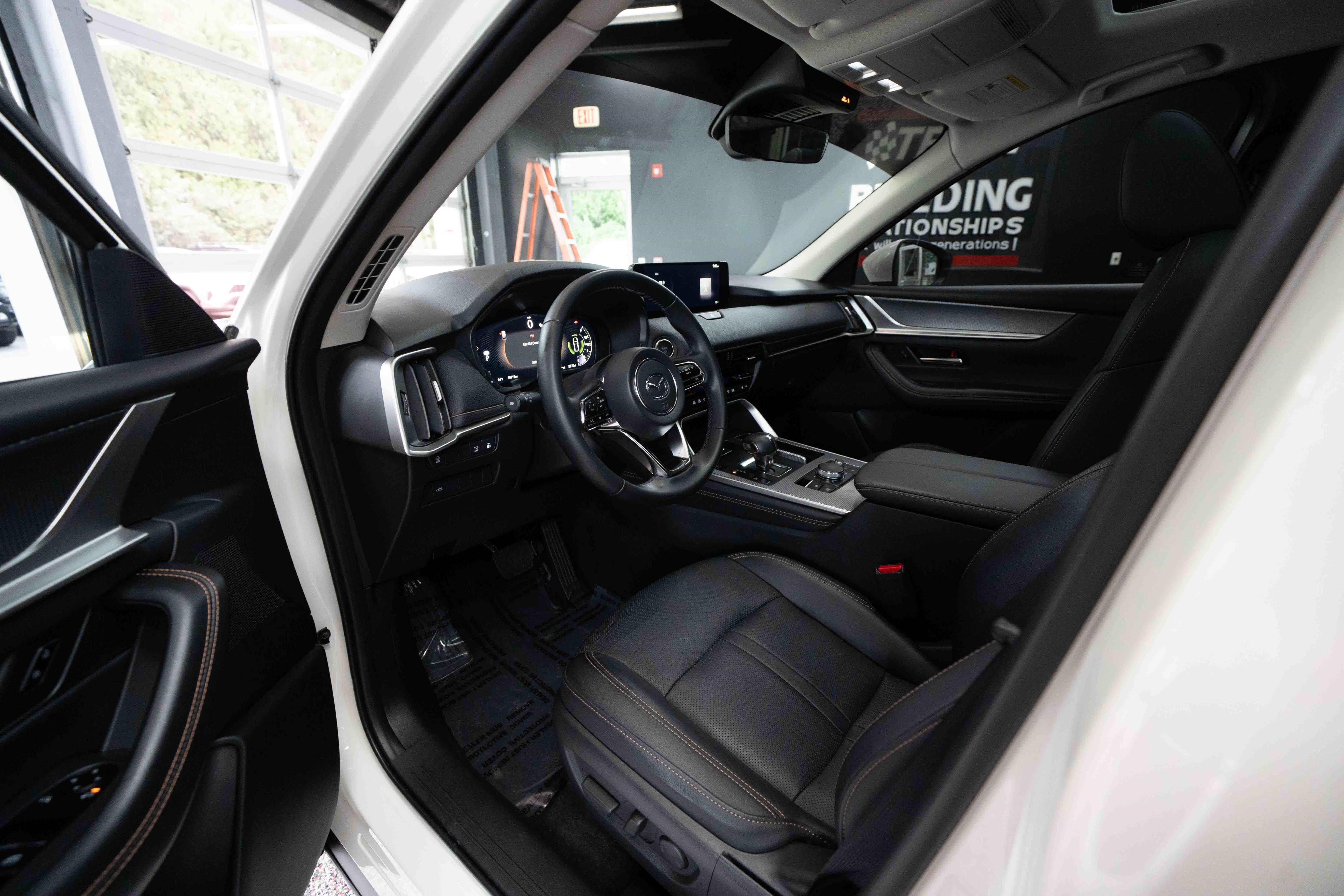 Used 2024 MAZDA CX-90 Plug-In Hybrid w/ Preferred AWD/4WD image 8