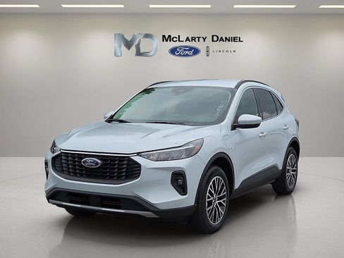 Certified 2025 Ford Escape SE FWD image 2