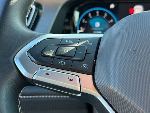 Used 2024 Volkswagen Atlas Cross Sport SE w/ Panoramic Sunroof Package image 28