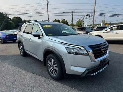 Used 2023 Nissan Pathfinder SL AWD/4WD image 16