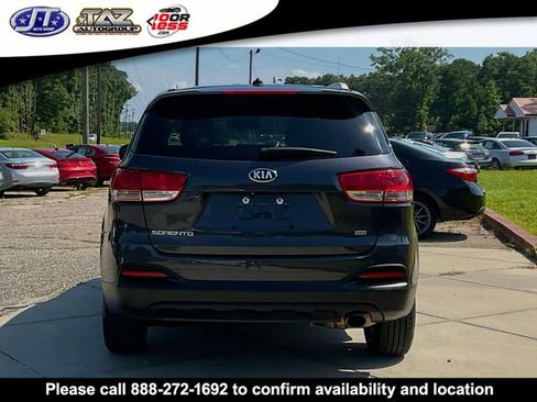 Used 2017 Kia Sorento LX image 6