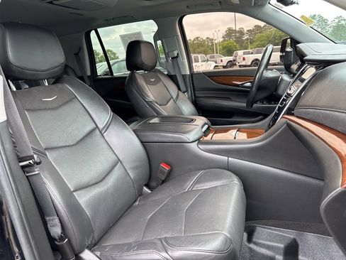 Used 2020 Cadillac Escalade Premium Luxury image 32