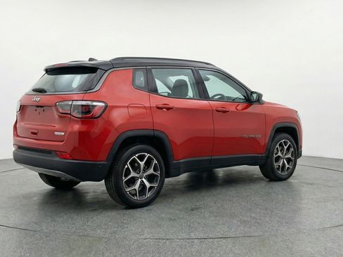 Used 2025 Jeep Compass Limited image 9