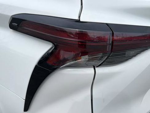 Used 2024 Toyota Sienna LE image 11