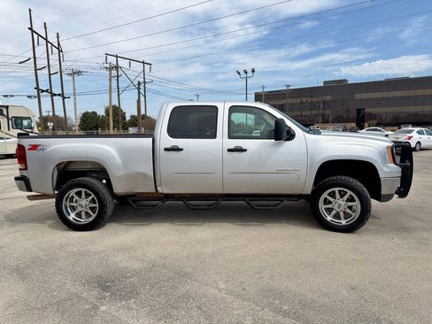 Used 2011 GMC Sierra 2500 SLE w/ SLE Preferred Package image 6