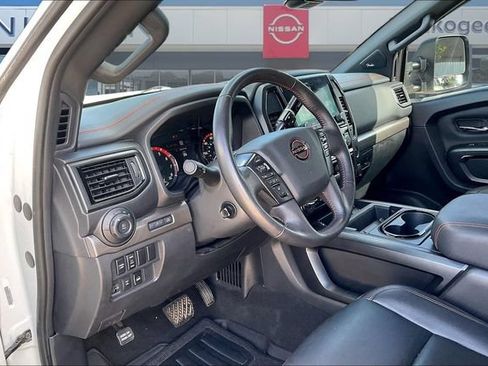 Used 2023 Nissan Titan PRO-4X w/ Pro-4x Convenience Package AWD/4WD image 17