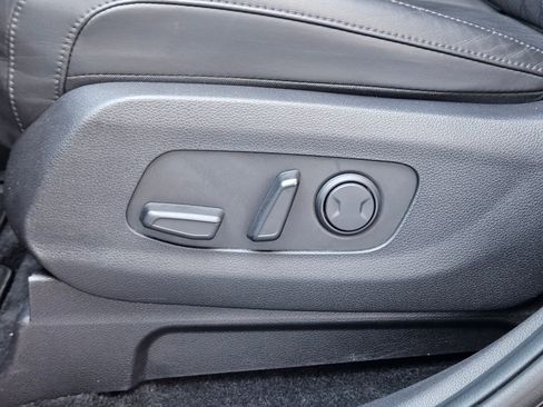 Used 2024 Kia Carnival LX image 20