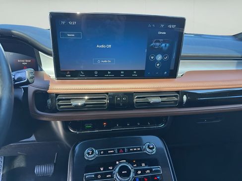 Used 2022 Lincoln Nautilus Reserve image 19