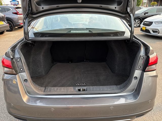 Used 2024 Nissan Versa SR FWD image 13