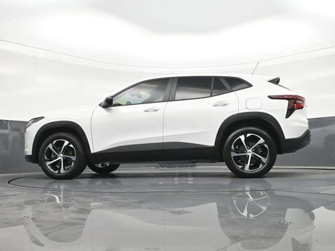 Used 2026 Chevrolet Trax RS FWD image 24