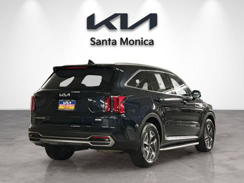 Certified 2023 Kia Sorento EX FWD image 7