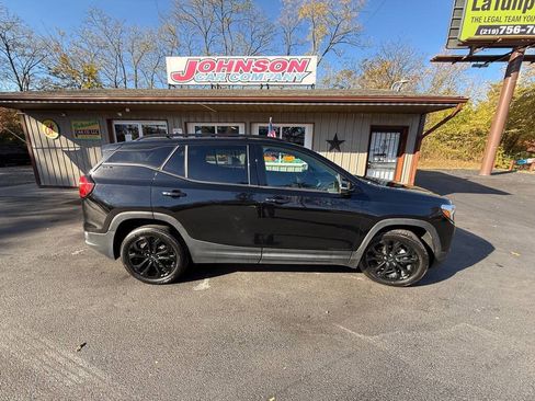 Used 2019 GMC Terrain SLE w/ Driver Convenience Package FWD image 2