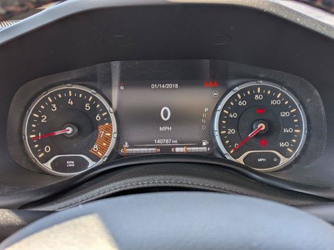 Used 2019 Jeep Renegade Trailhawk w/ LED Lighting Group AWD/4WD image 11