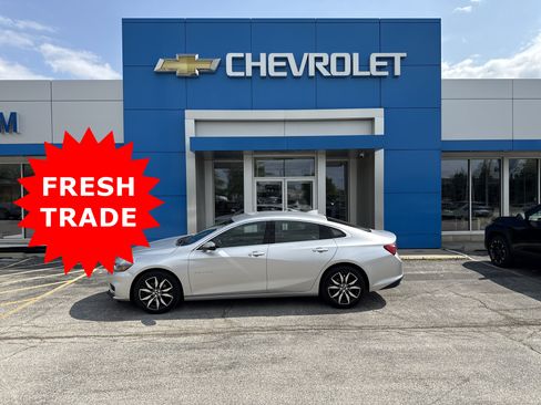 Used 2018 Chevrolet Malibu LT FWD image 2