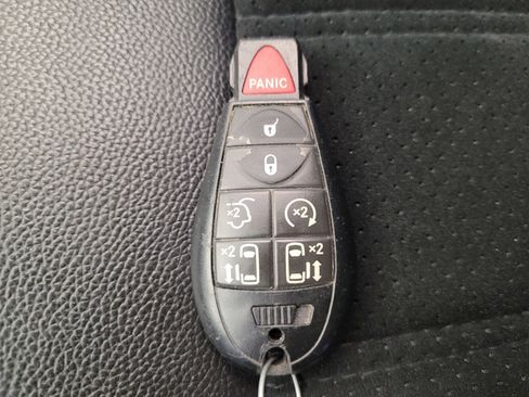 Used 2018 Dodge Grand Caravan SXT FWD image 32