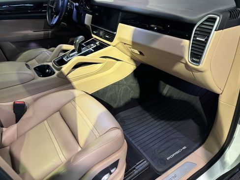 Used 2019 Porsche Cayenne E-Hybrid image 28