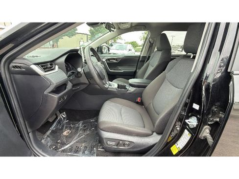 Certified 2025 Toyota RAV4 XLE FWD image 16