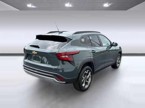 Used 2025 Chevrolet Trax LT w/ LT Convenience Package FWD image 9