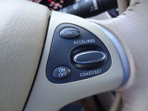 Used 2014 Nissan Pathfinder Platinum w/ Platinum Premium Package FWD image 32