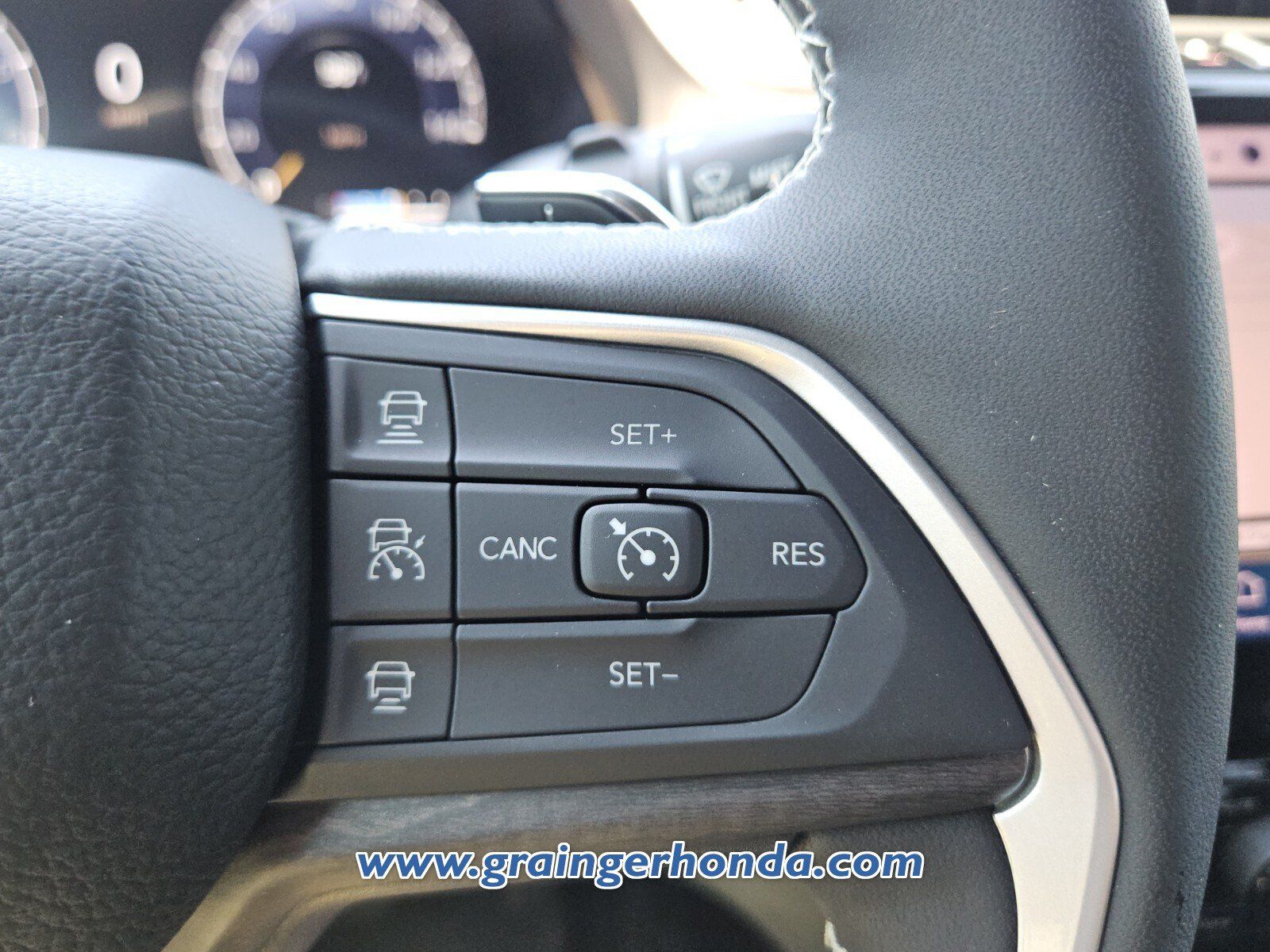 Used 2024 Jeep Grand Cherokee Limited w/ Black Appearance Package AWD/4WD image 20