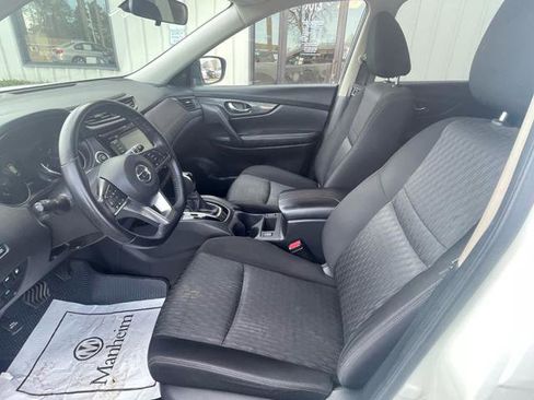 Used 2020 Nissan Rogue SV image 11