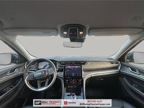 Used 2023 Jeep Grand Cherokee Limited w/ Luxury Tech Group II image 10