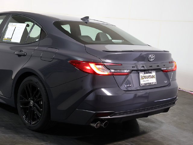 Used 2025 Toyota Camry SE FWD image 11