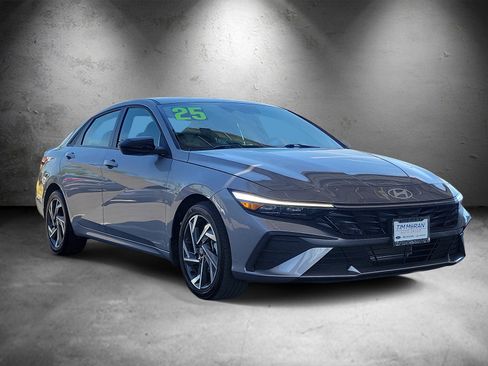 Certified 2025 Hyundai Elantra Sport FWD image 2