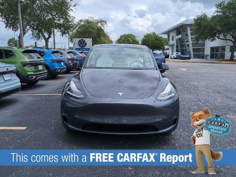 Used 2022 Tesla Model Y Long Range AWD/4WD image 2