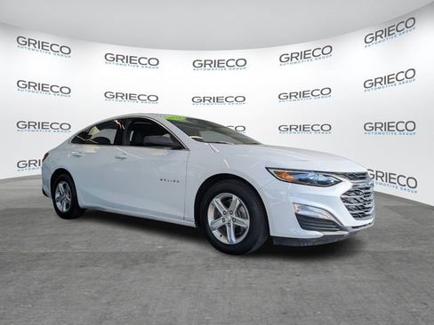Used 2022 Chevrolet Malibu LS image 1