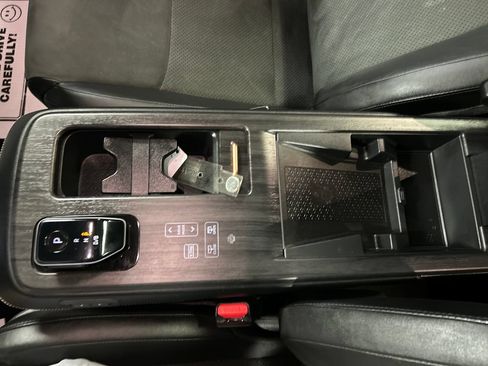 Used 2023 Nissan Ariya AWD image 19