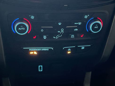 Used 2018 Ford Escape SEL image 18