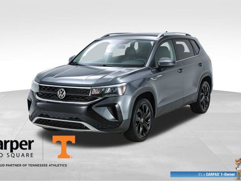 Used 2022 Volkswagen Taos SE image 1