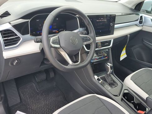 New 2026 Volkswagen Taos SE FWD image 16