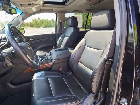 Used 2019 Chevrolet Suburban Premier AWD/4WD image 24