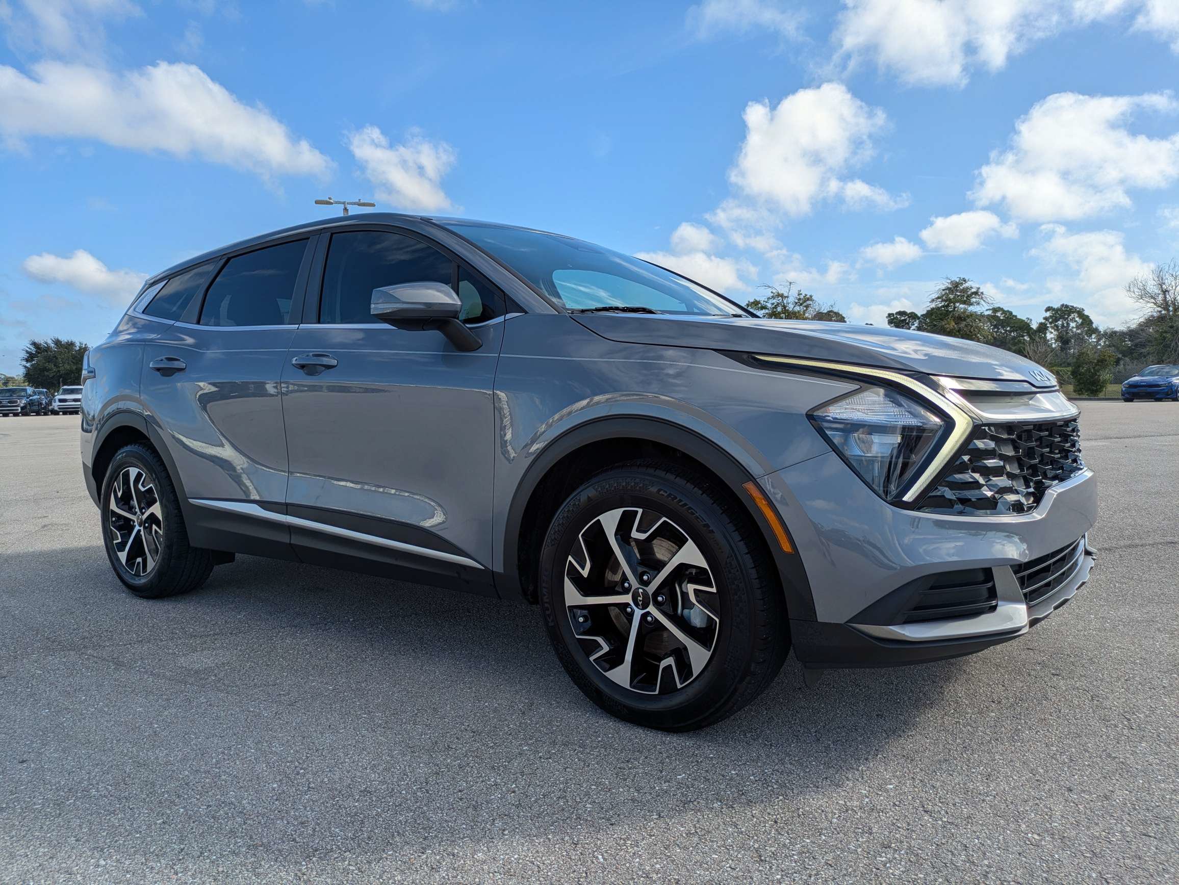 Used 2023 Kia Sportage EX FWD image 2