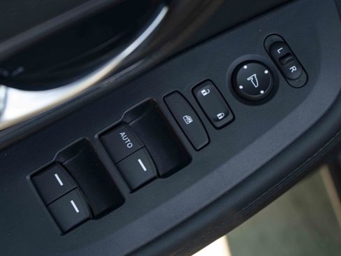 Certified 2025 Honda HR-V LX image 37