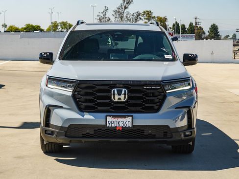 Used 2025 Honda Pilot Black Edition image 2